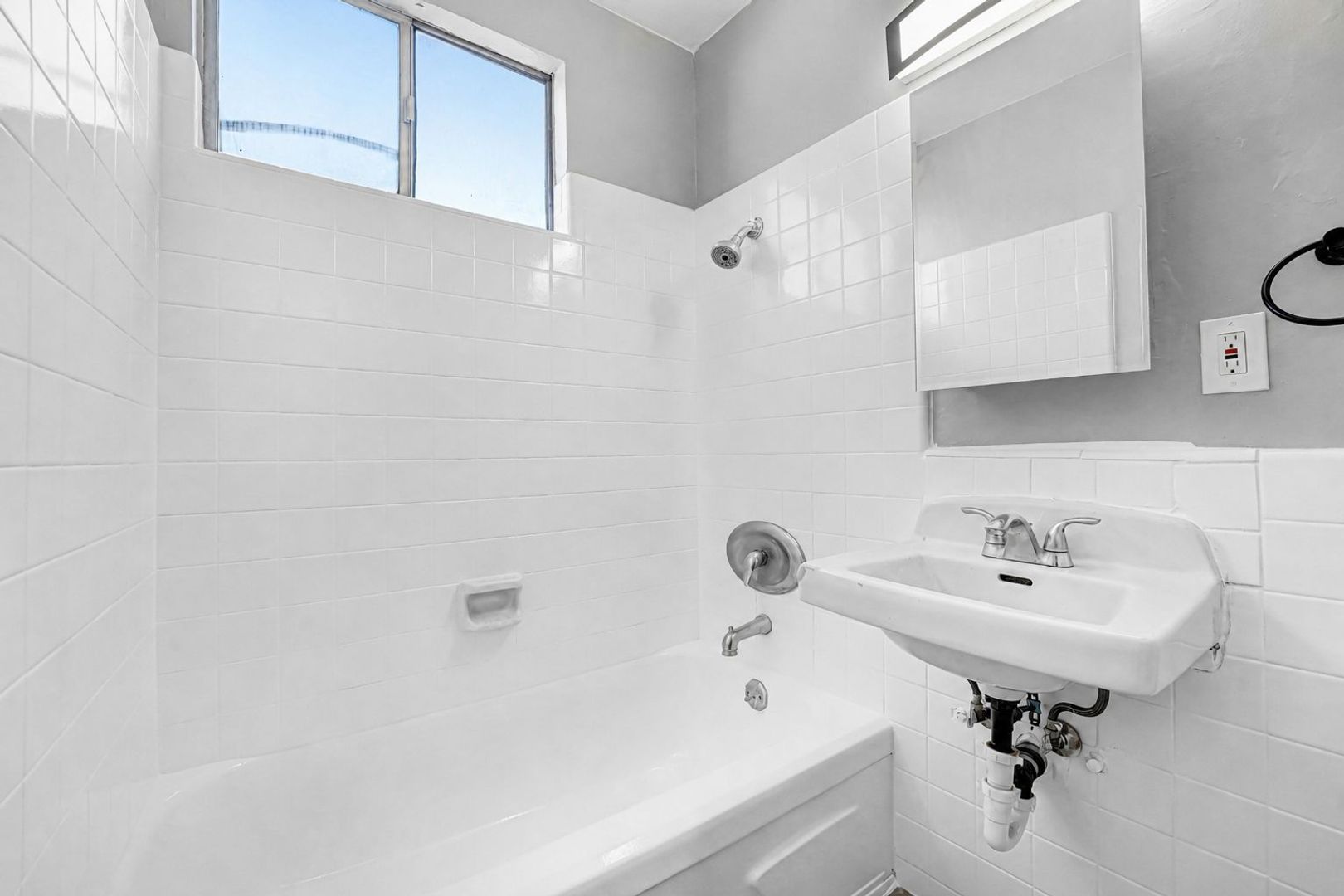 San Gabriel Apartment: 5715 N. Vista St.