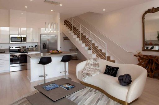Luxury, Modern, 2-Bedroom 2-Bath Penthouse with Amazing Ocean Views from Private Rooftop Deck – photo 1