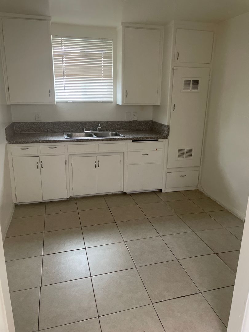 San Bernardino Apartment: 7016 Glasgow Avenue