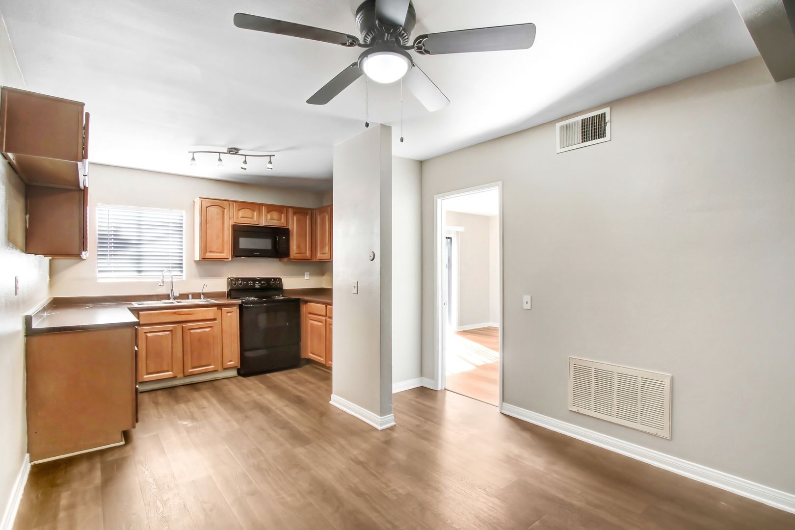 Riverside Apartment: 1436 Seventh St