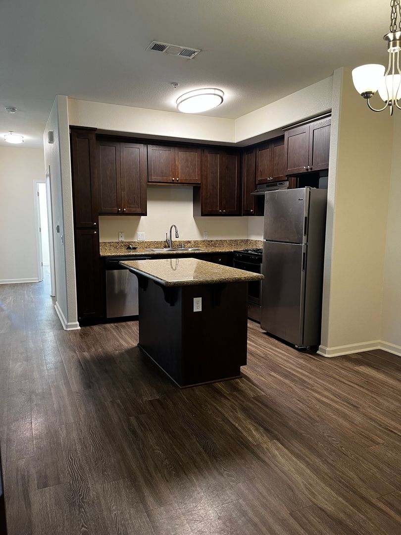 Ripon Apartment: 1641 N. Ripon Road