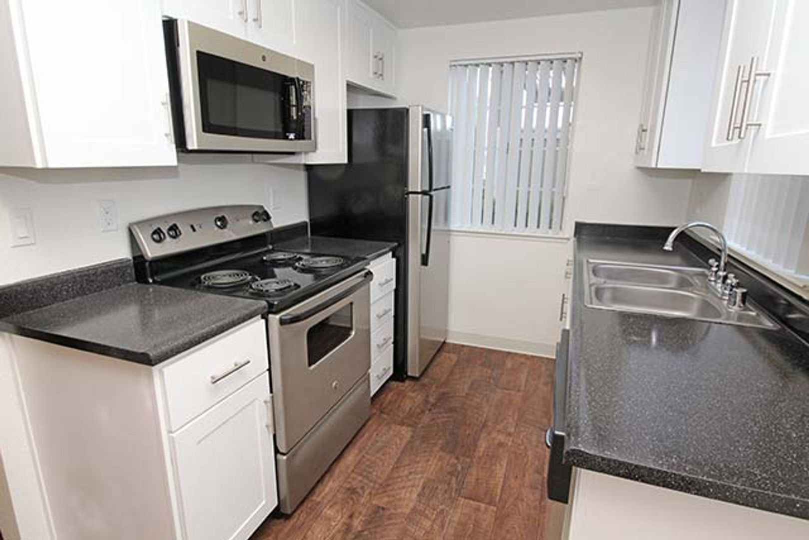 Roseville Apartment: 1000 Cirby Oaks Way