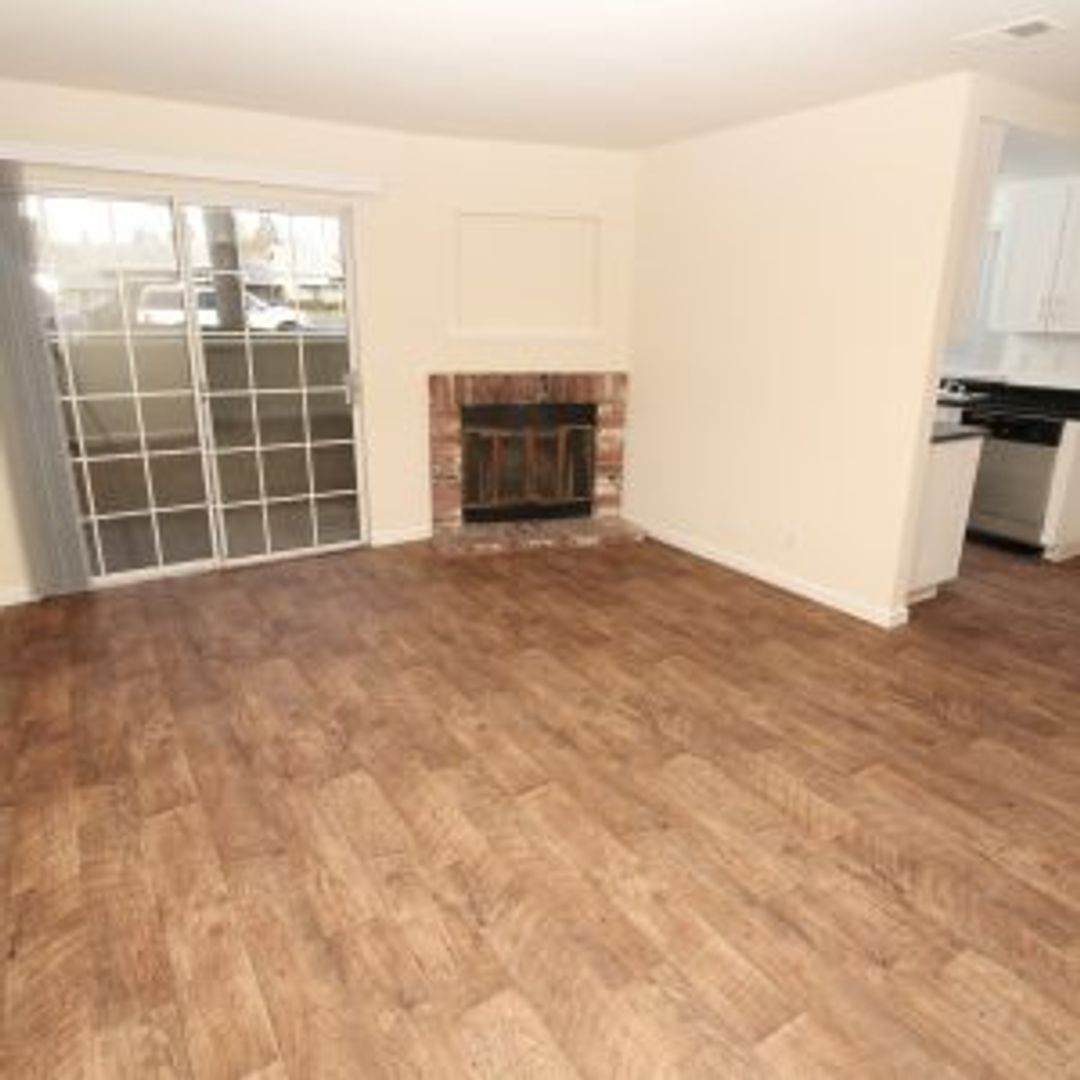 Roseville Apartment: 1000 Cirby Oaks Way