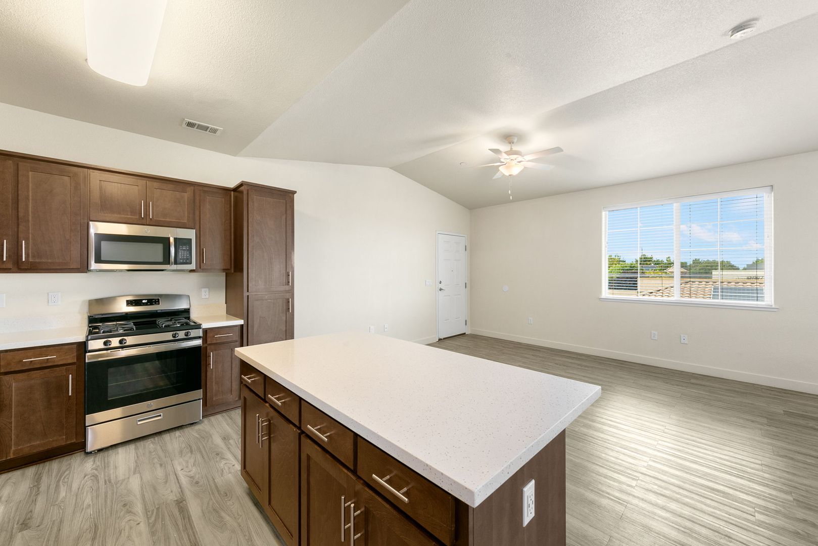 Ripon Apartment: 1641 N. Ripon Road