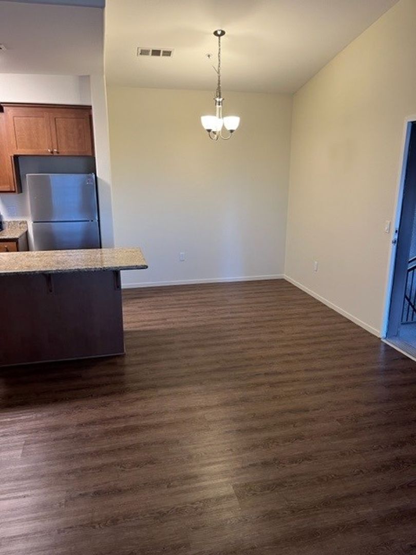 Ripon Apartment: 1641 N. Ripon Road