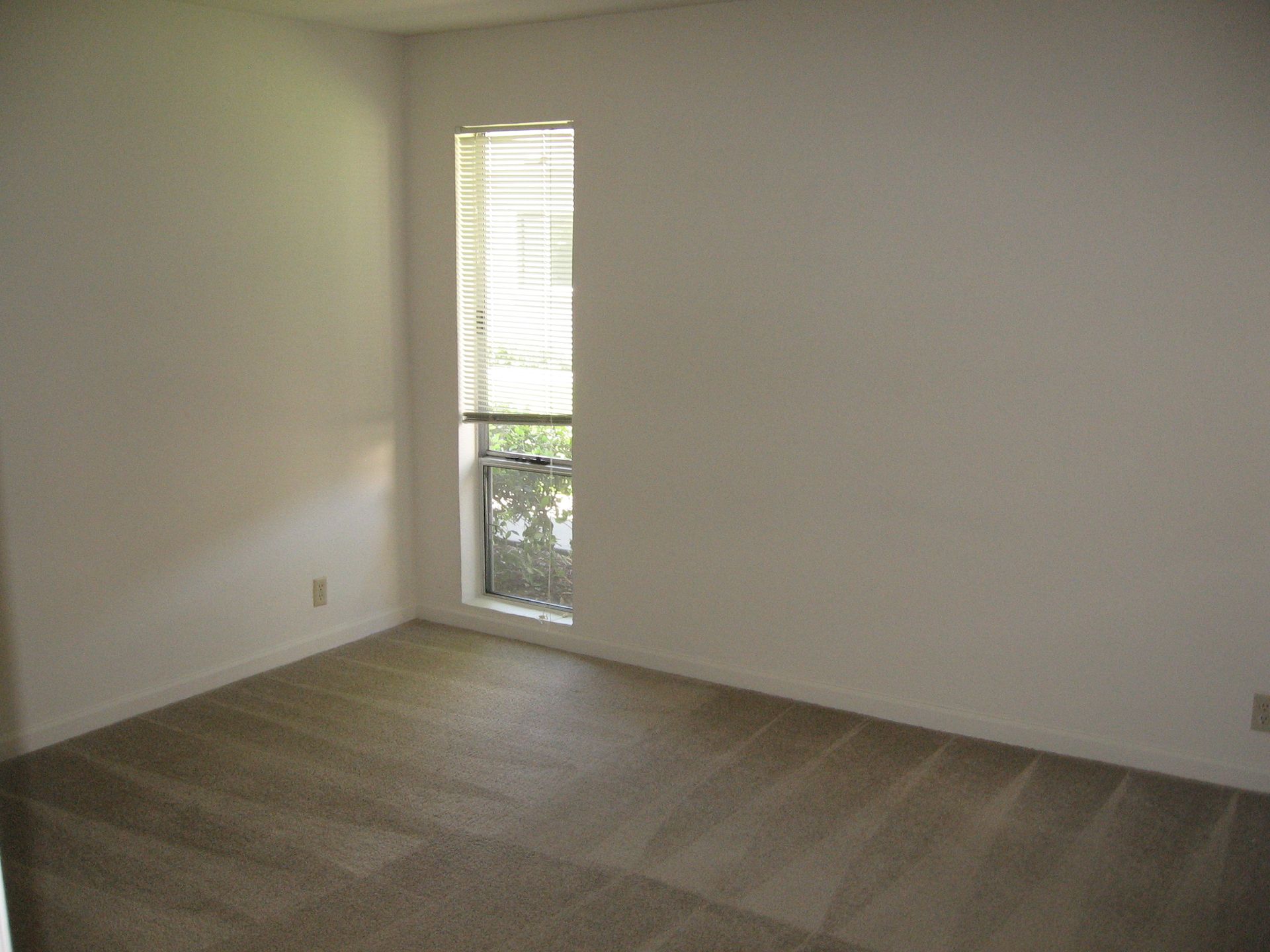 Davis Apartment: 2950 Portage Bay West