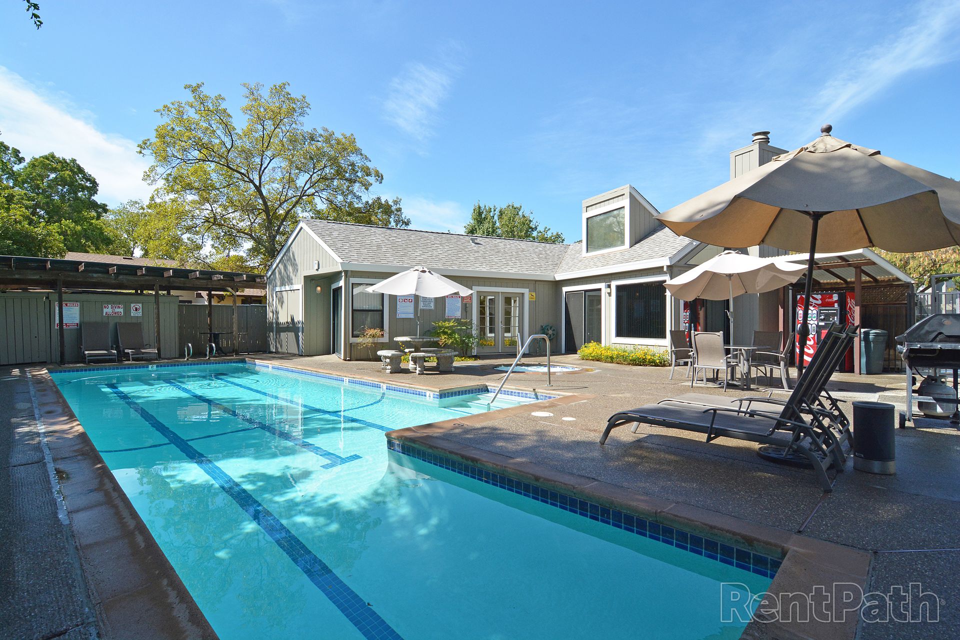 Davis Apartment: 1420 Lake Blvd