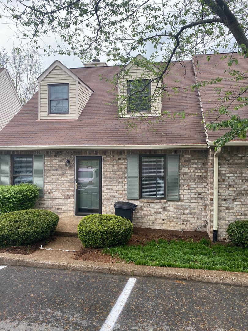Hendersonville Townhome: 306 Deerpoint Dr.