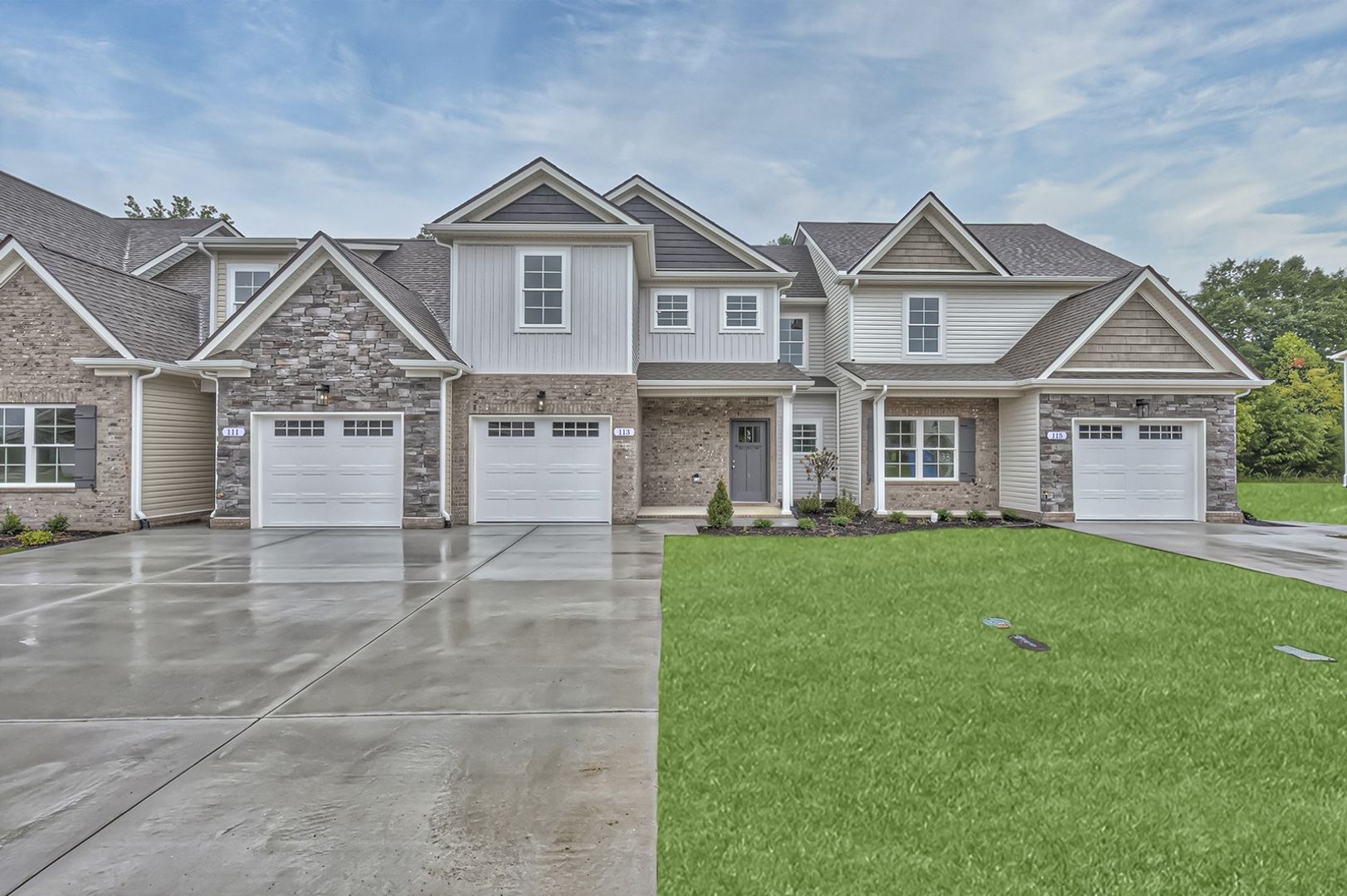 Manchester House: 203 Creek Wood Rd