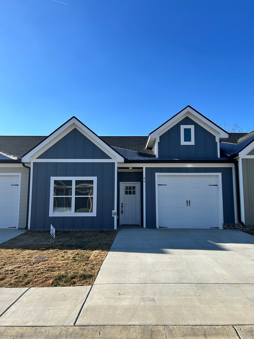 Rossville House: 80 Olde Towne Lane