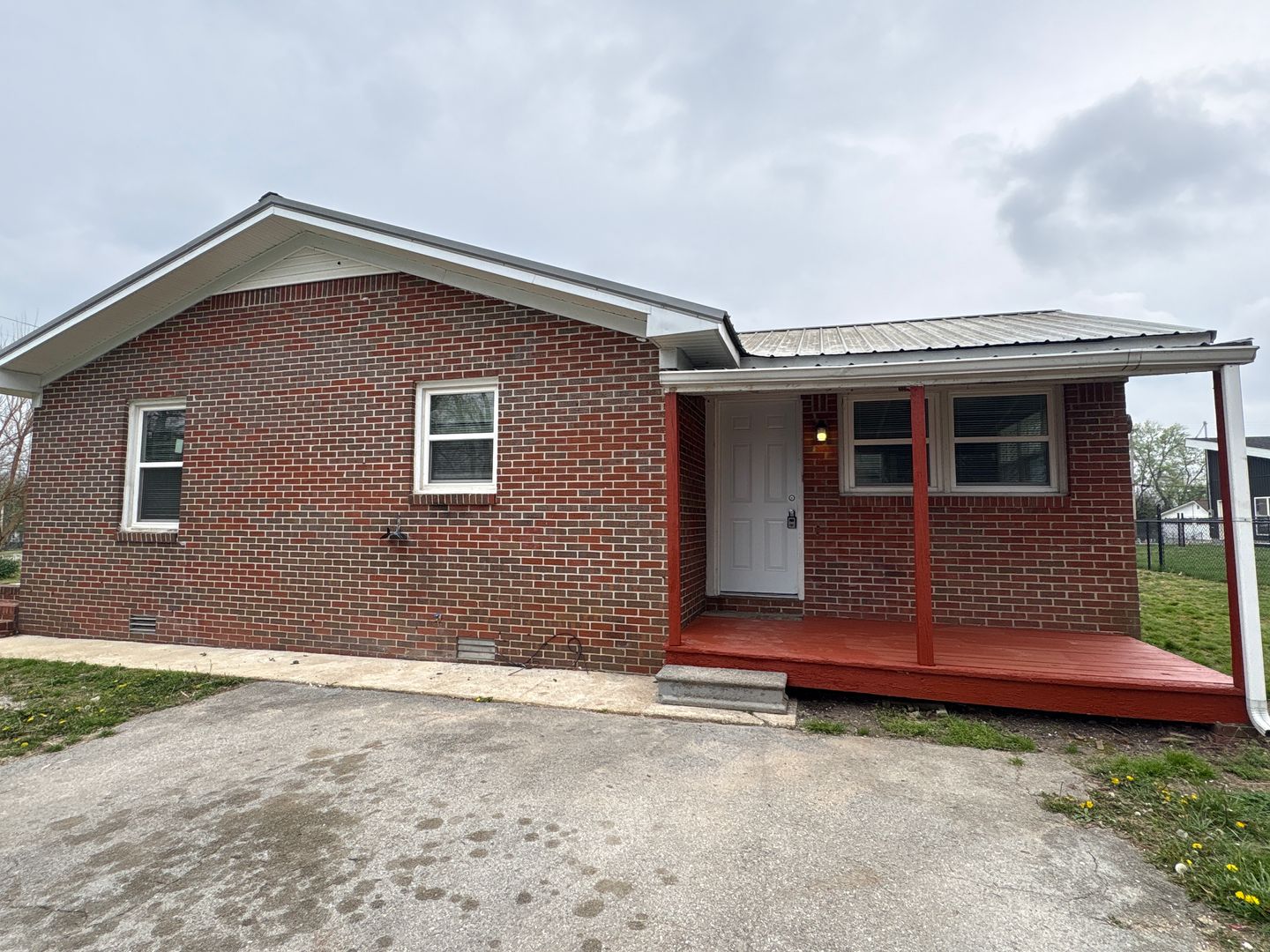Decherd Apartment: 400 W Market Street