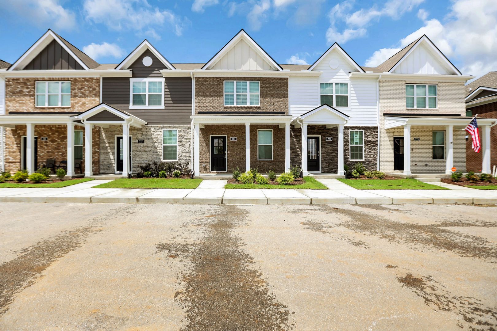Lebanon Townhome: 719 Ashbrook Drive
