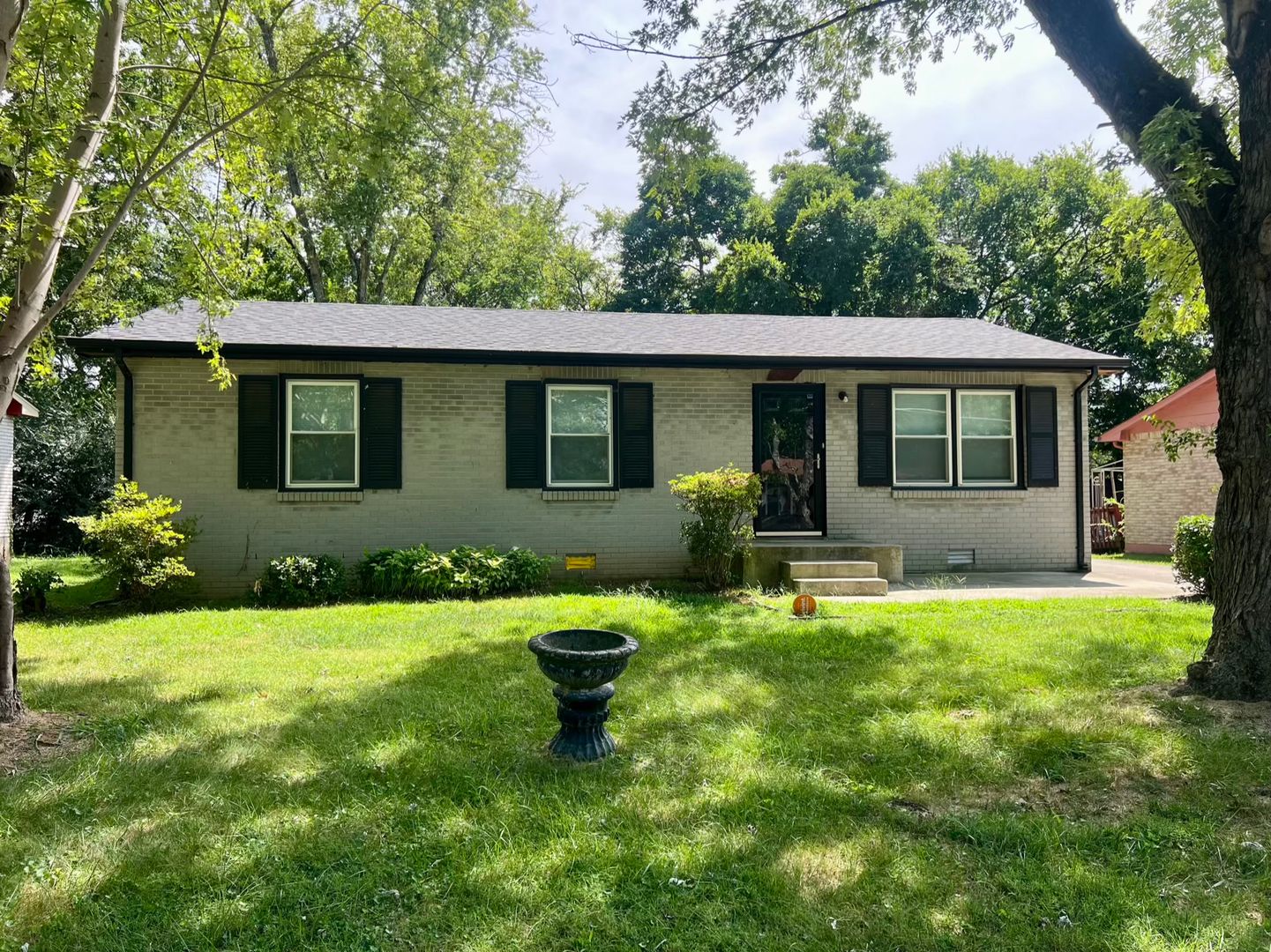 Murfreesboro House: 1402 Eagle St