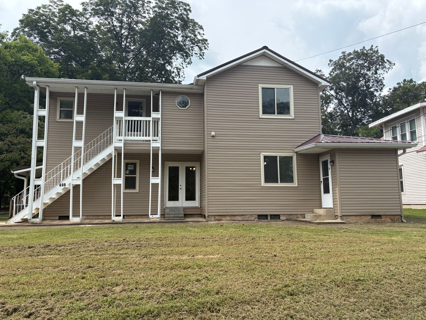 Winchester Apartment: 408 3rd Avenue NW