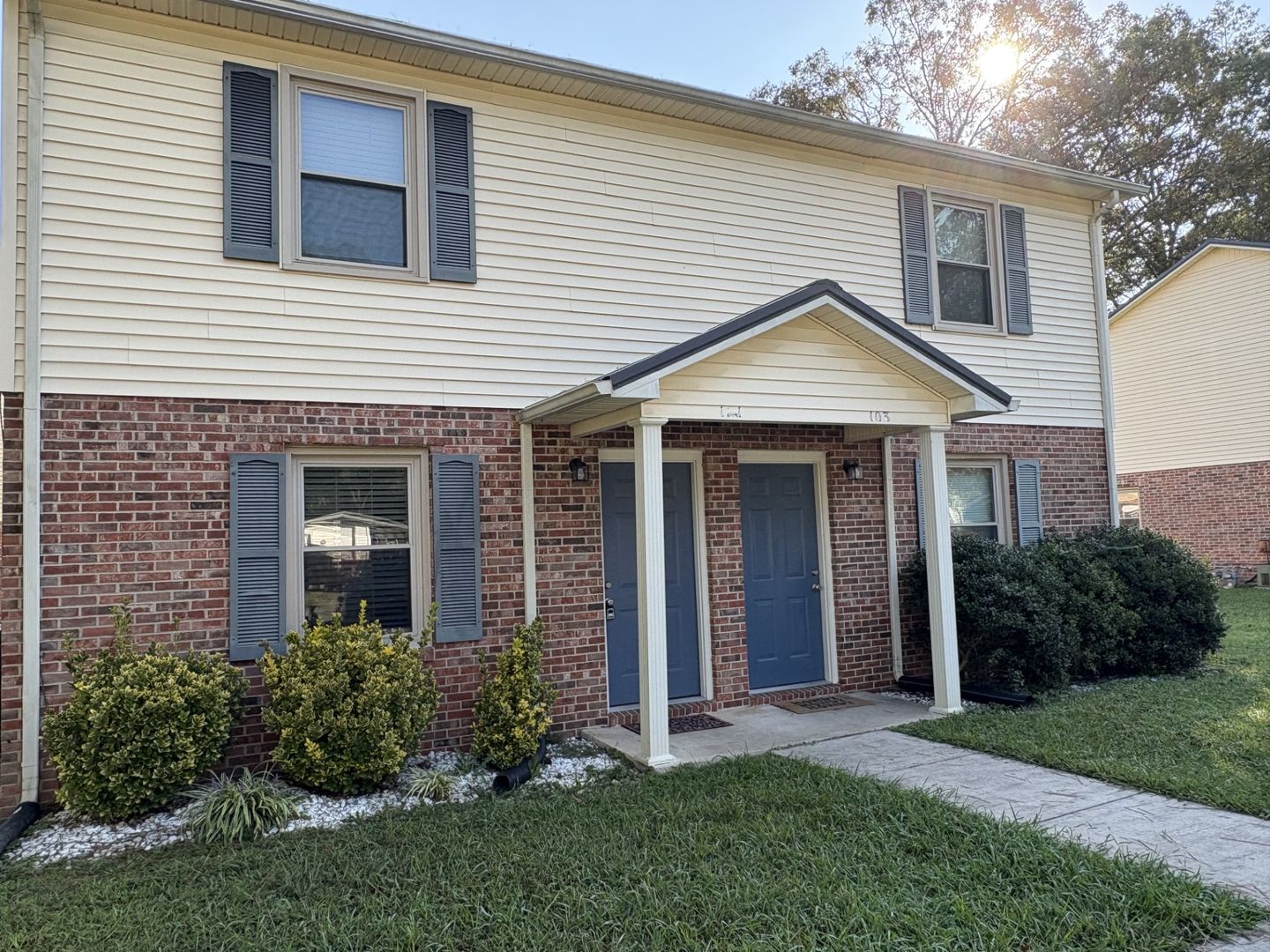 Helen St. Apartments (CALL BEFORE SENDING ANYONE OUT EVEN IN EMERGENCY)