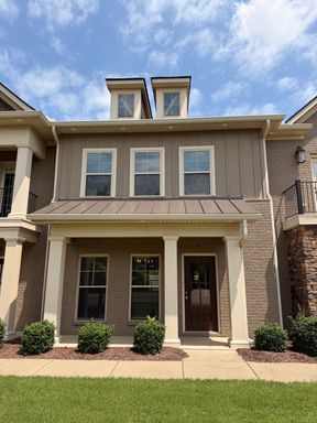 1/2 Off First Month's Rent! Beautiful & Updated 3 BR 2.5 Townhome - Convenient Murfreesboro Location! – photo 1