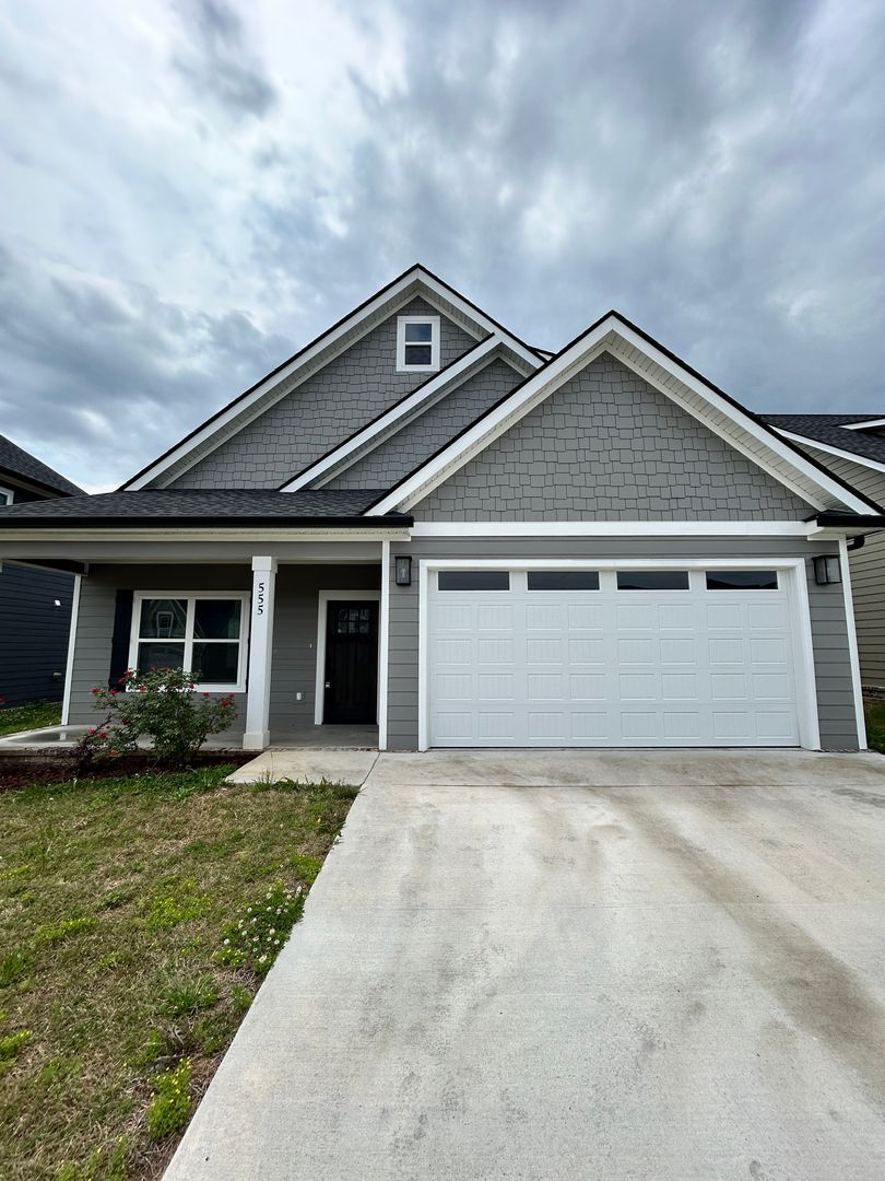 Ringgold House: 555 Willow Grove Ct