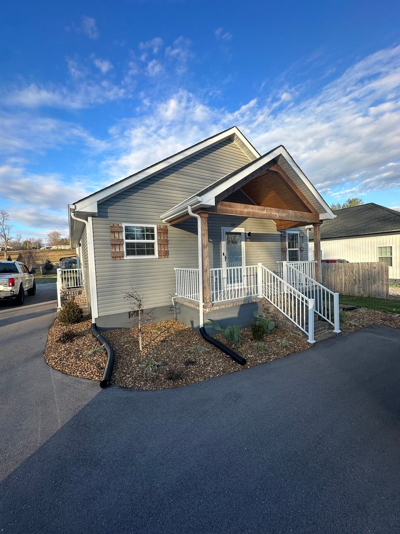 McMinnville House: 109 Warren St.