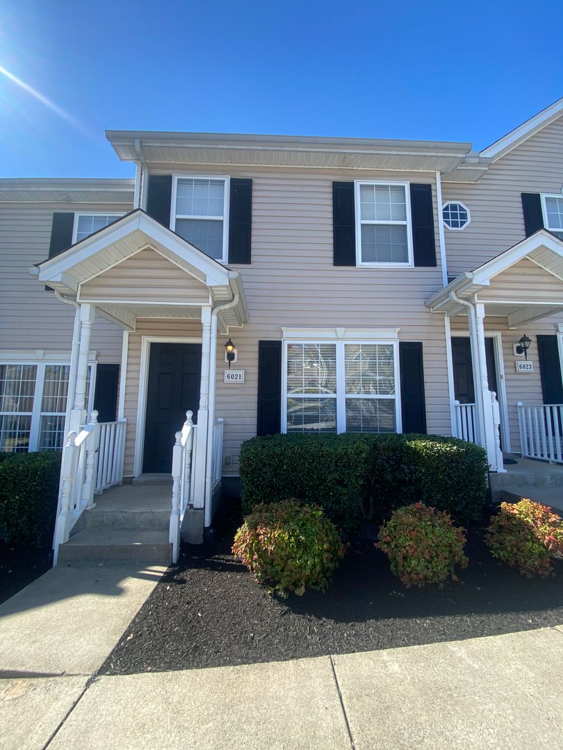 LaVergne Townhome: 6021 Cullen Dr.