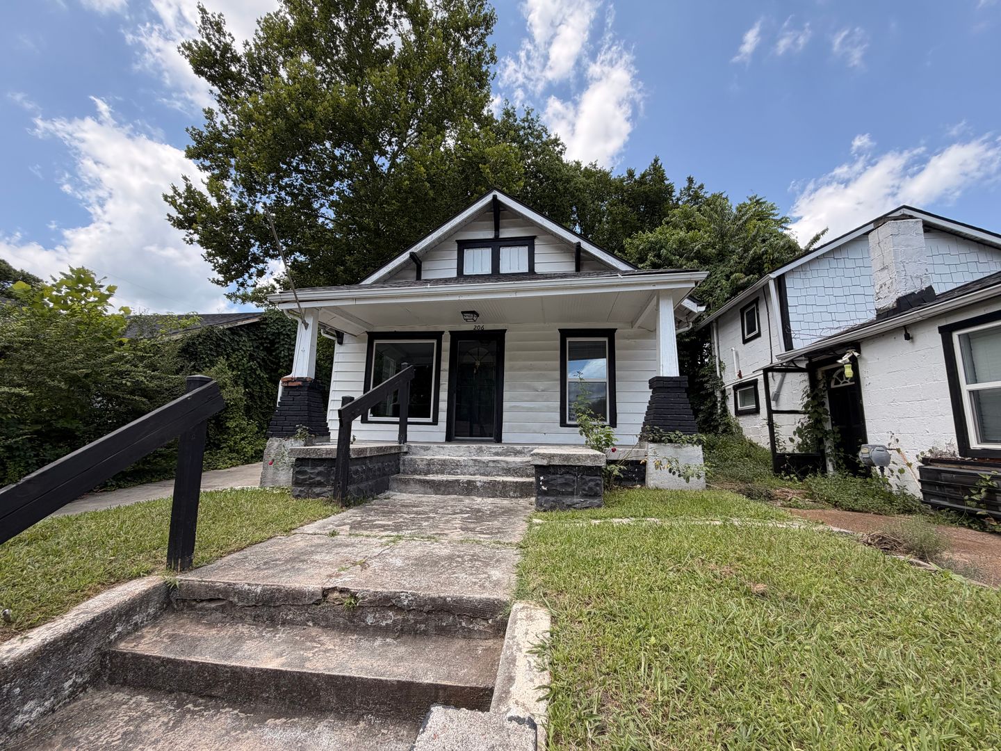 Mount Pleasant House: 206 Olive Street