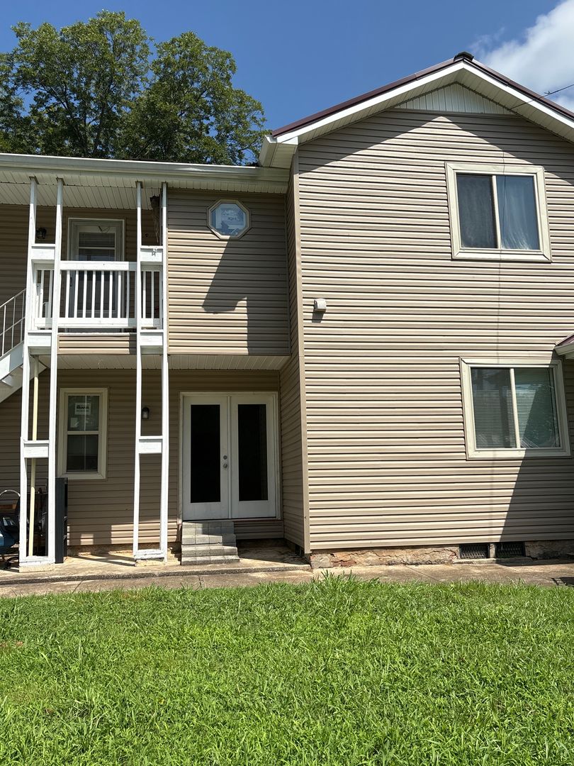 Winchester Apartment: 408 3rd Avenue NW
