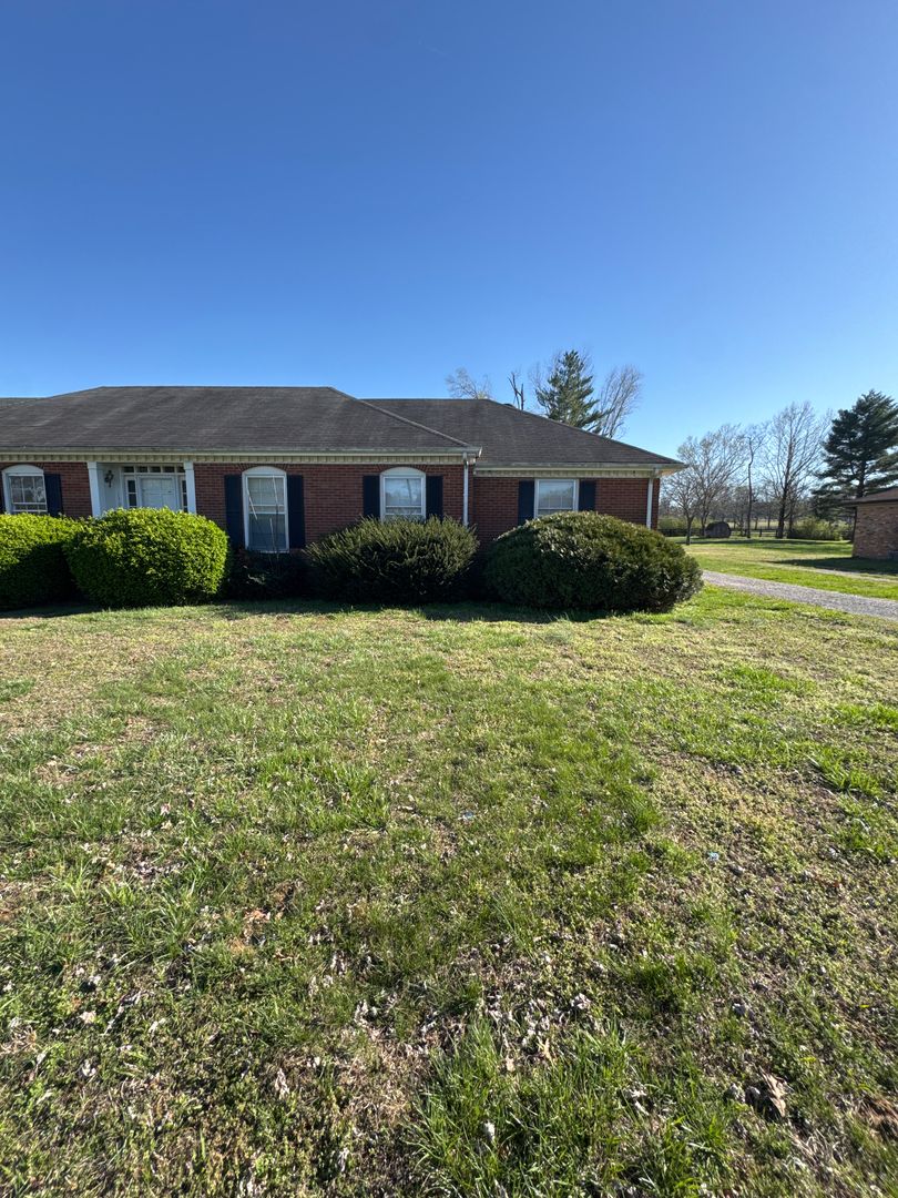 Lebanon House: 128 Cherokee Dock Road