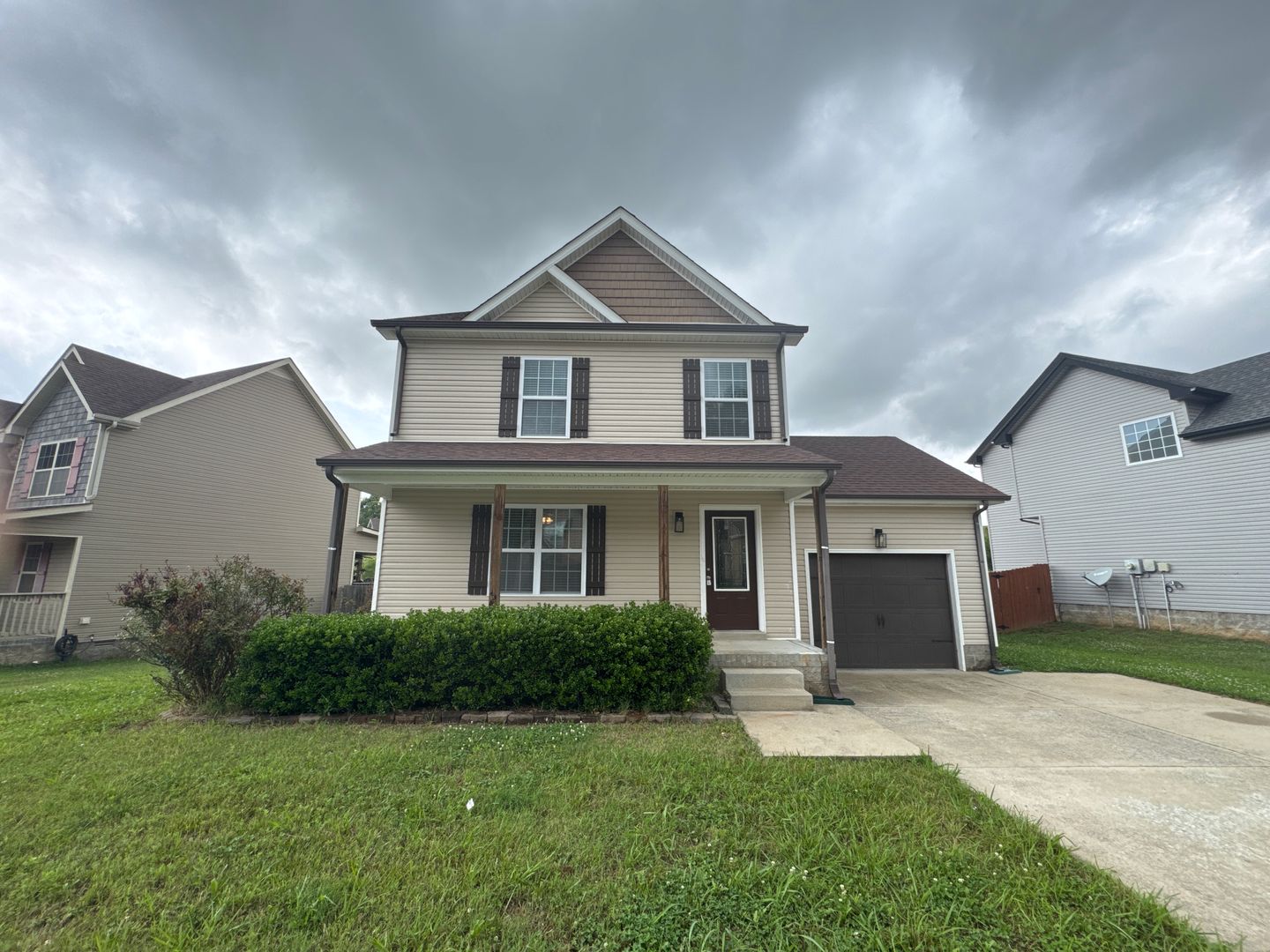 Clarksville House: 612 Fox Path Ln