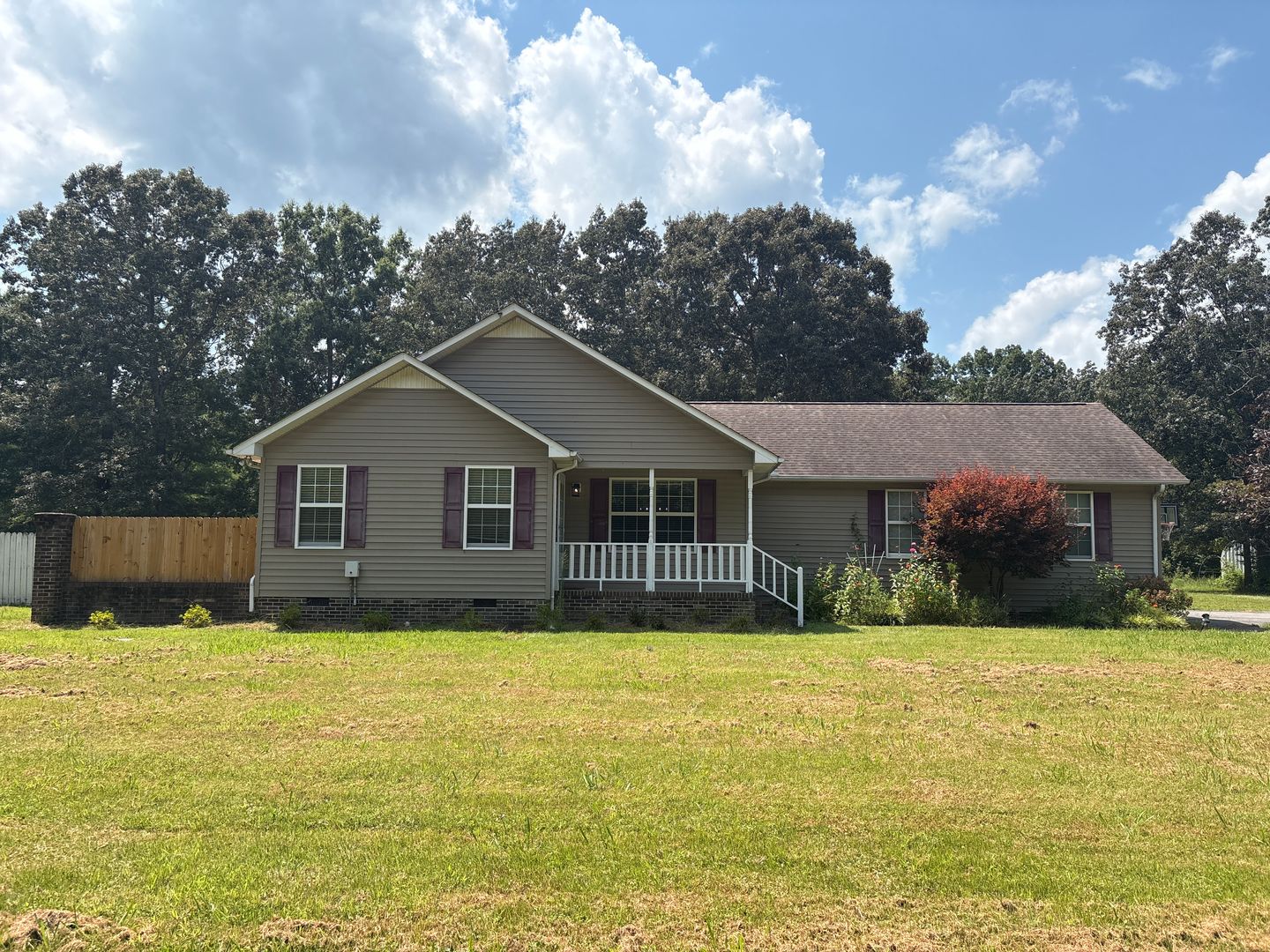 Manchester House: 671 Circle Drive