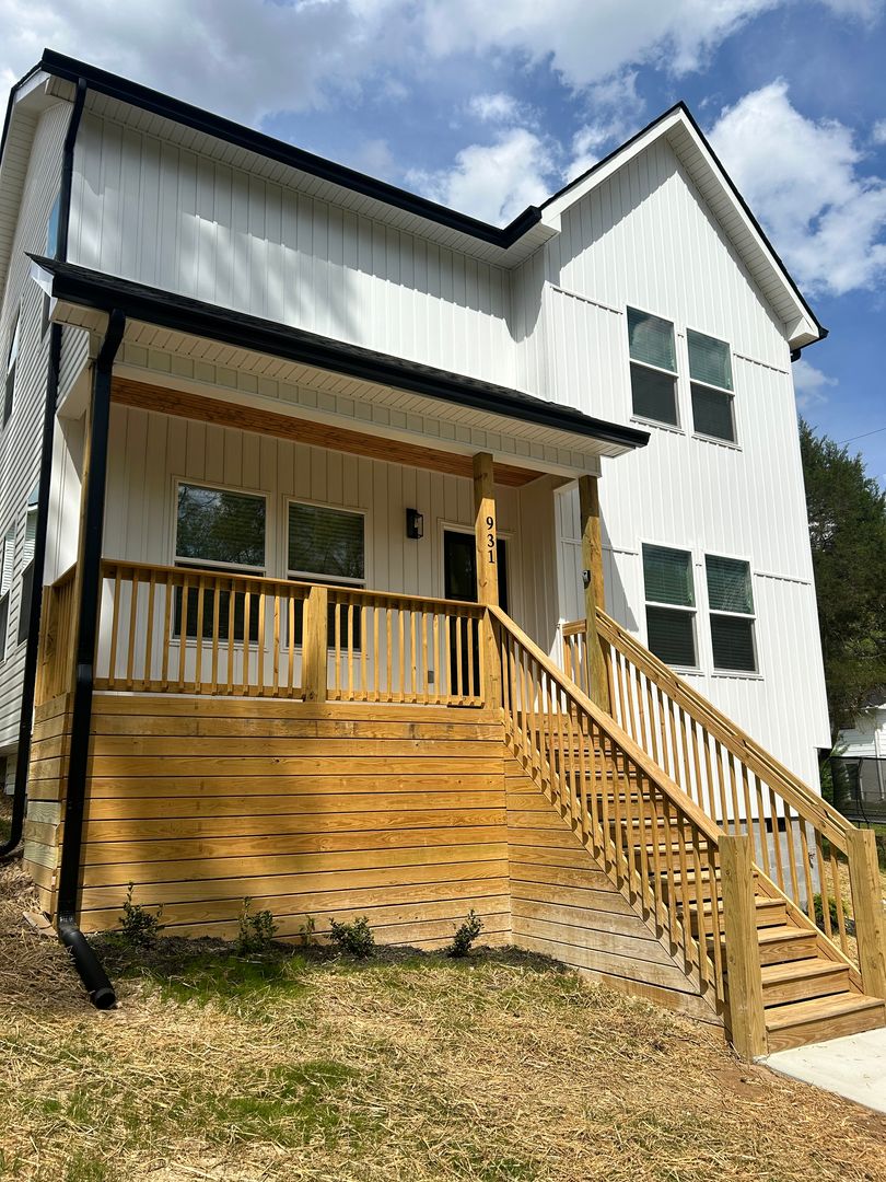 Hixson House: 931 Old Lower Mill Rd.