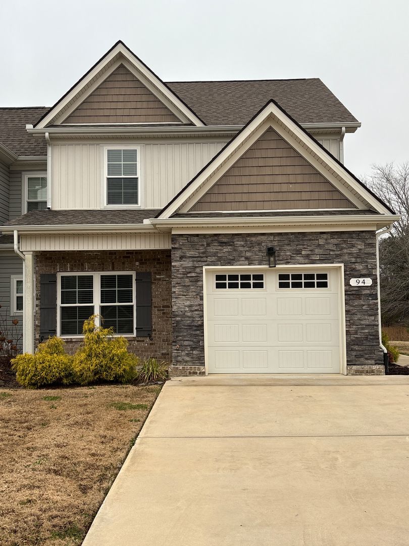 Manchester Townhome: 94 Creekwood Rd.