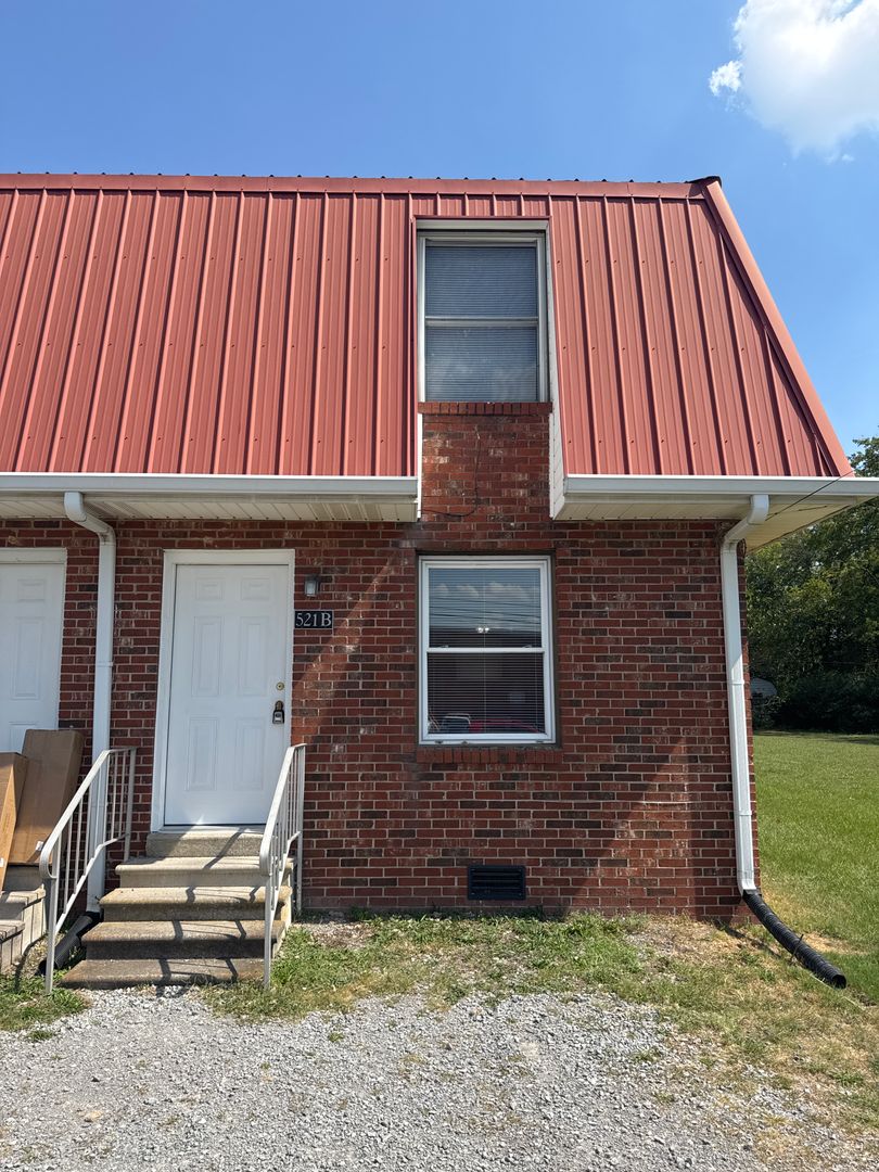 Lebanon House: 521 B Dawson Ln