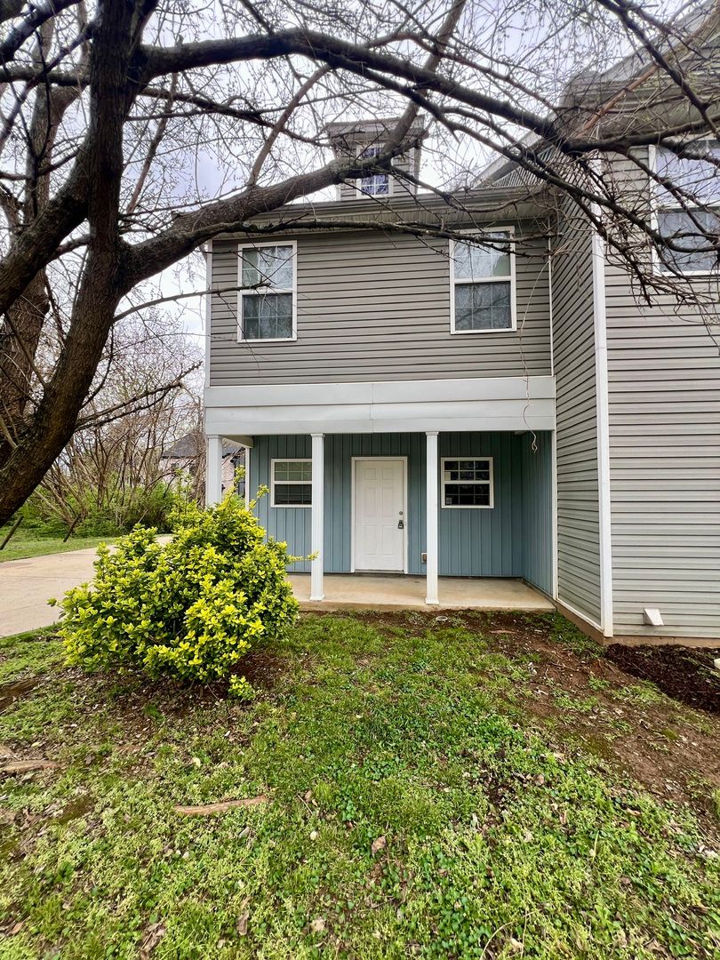 Murfreesboro Townhome: 515 North Academy Street
