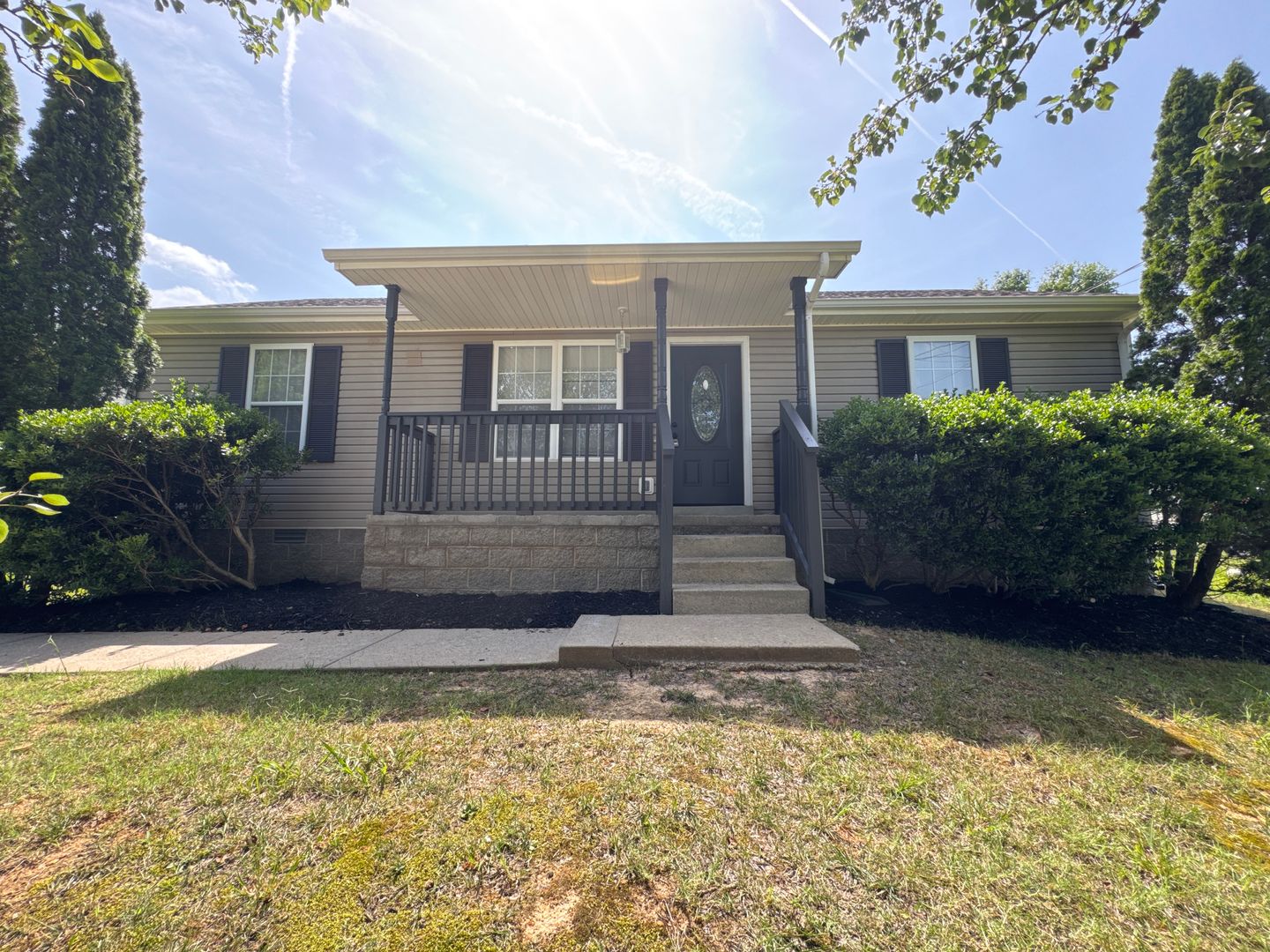 Clarksville House: 910 Applegrove Circle