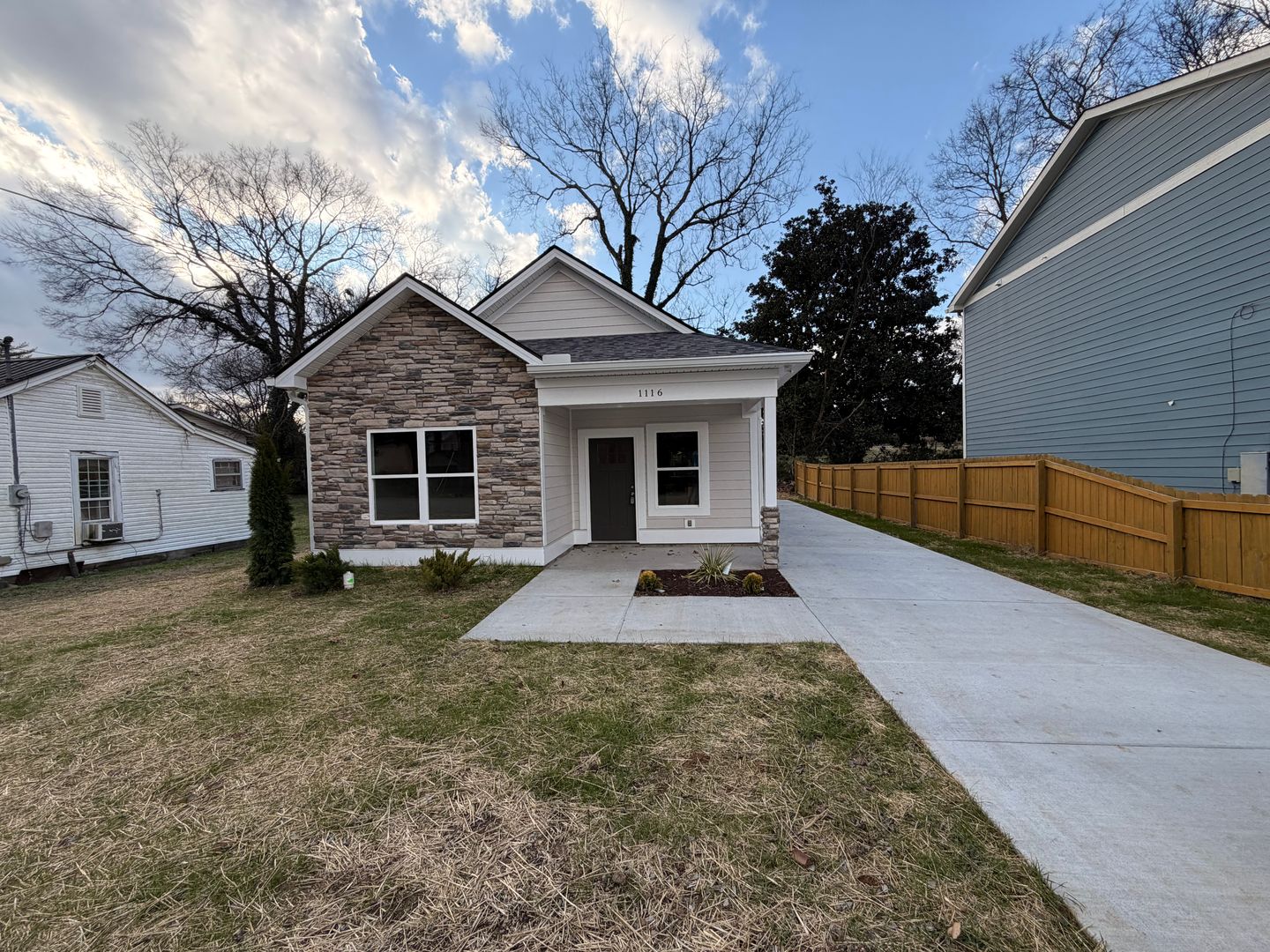 Columbia House: 1116 Bridge Street