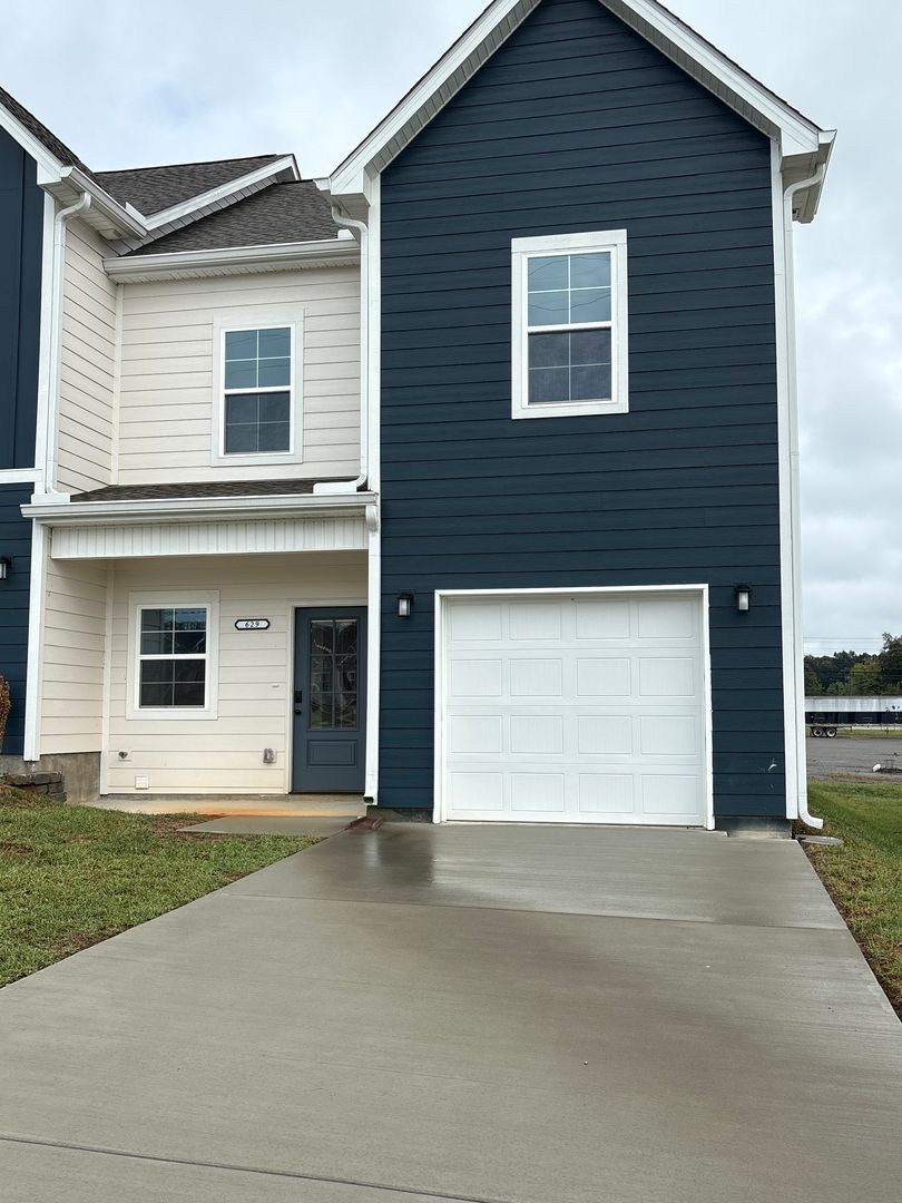 Beautiful New Construction Townhome in Shelbyville!