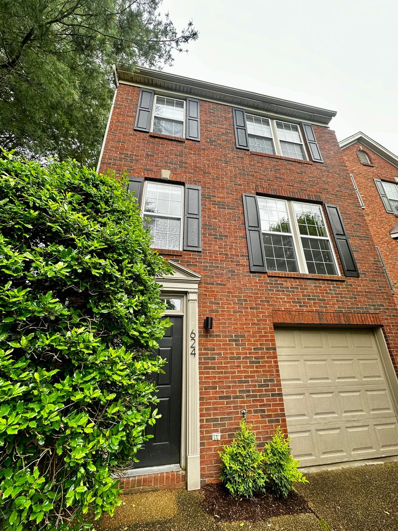 Franklin Townhome: 624 Huffine Manor Circle