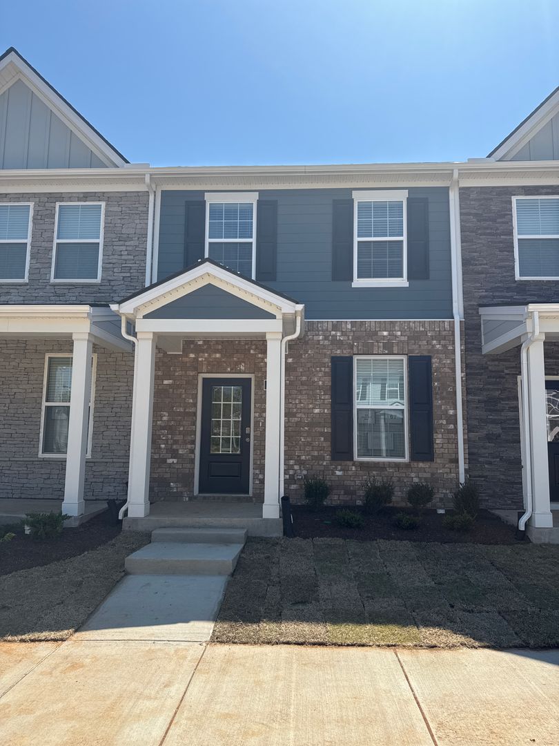 Lebanon Townhome: 905 Highfield Way