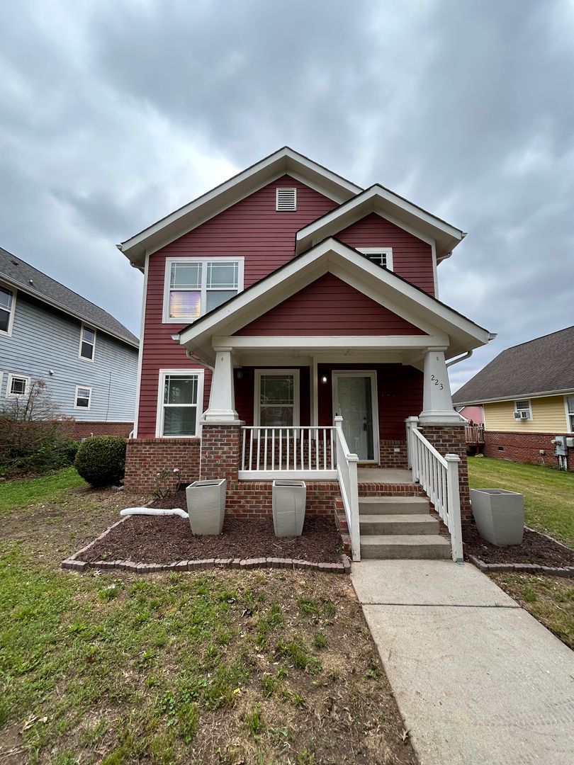 Chattanooga House: 223 W 37th Street