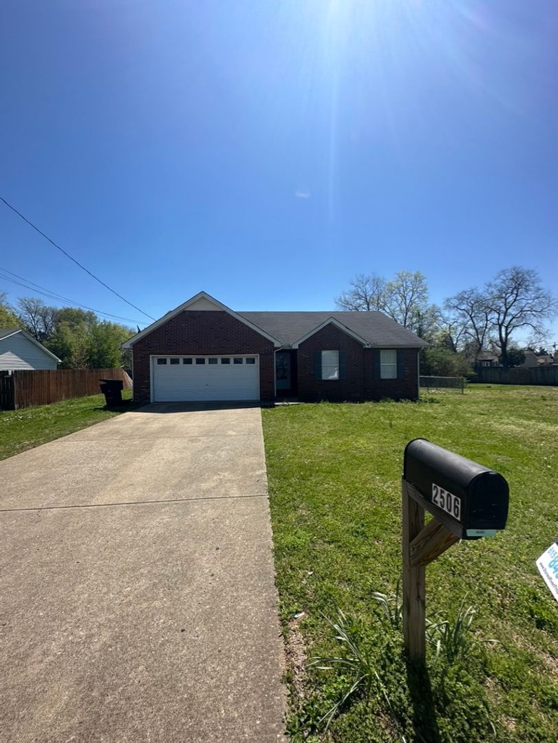 Murfreesboro House: 2506 Gold Valley Drive