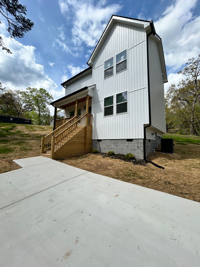Hixson House: 931 Old Lower Mill Rd.