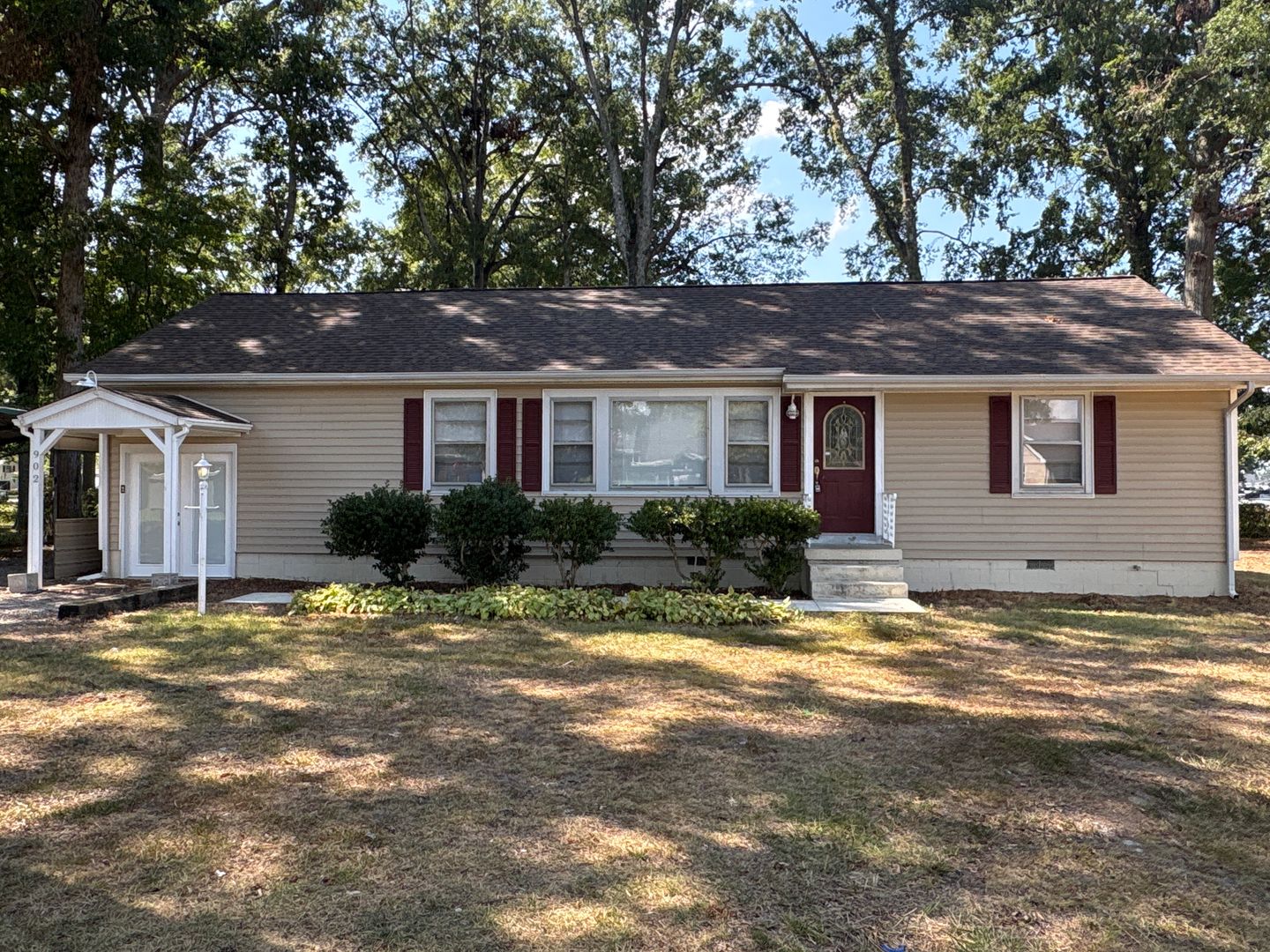 Manchester House: 902 Evins Street