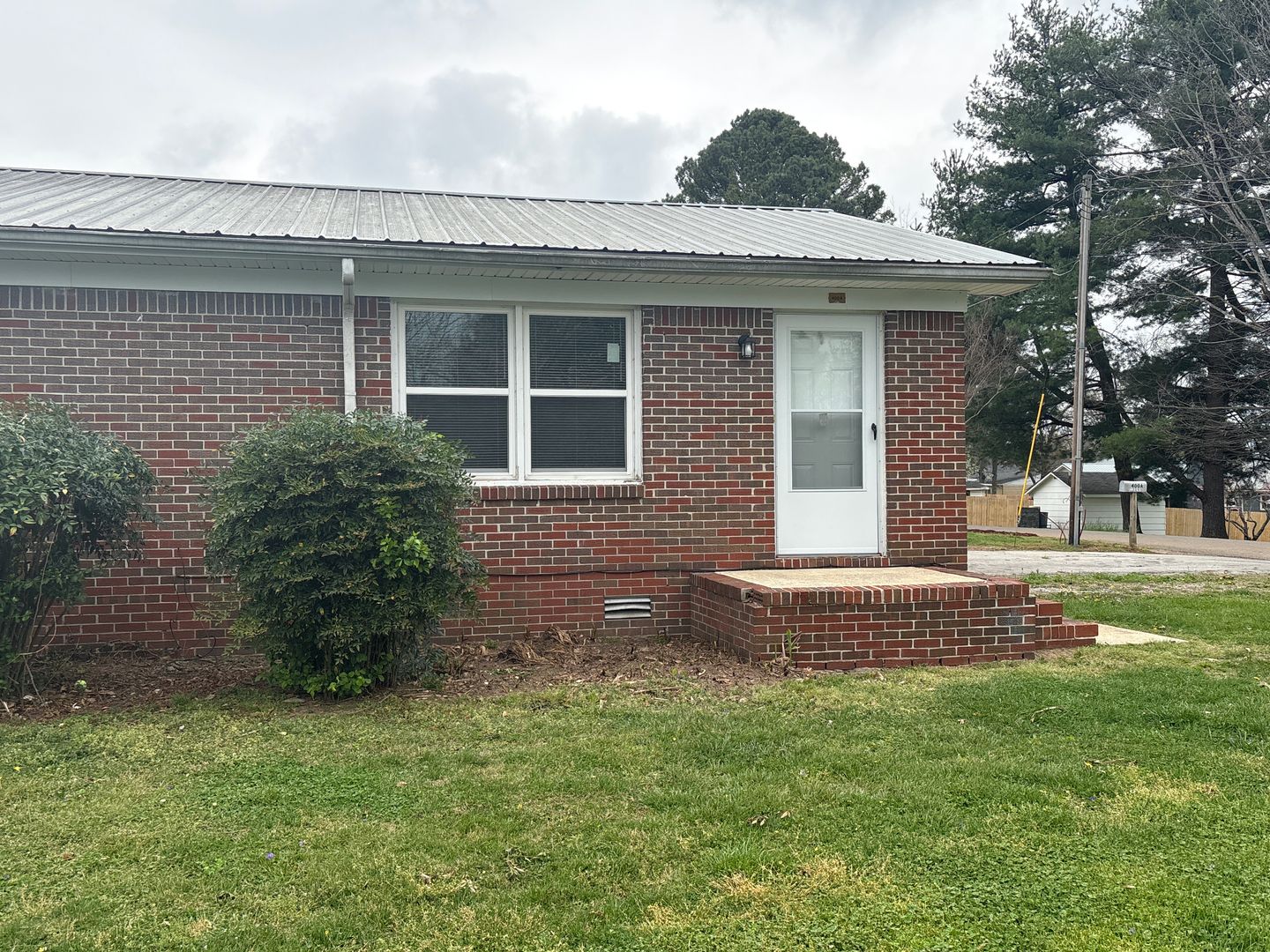 Decherd Apartment: 400 W Market St.