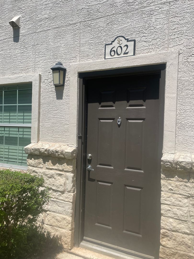 Boerne Apartment: 1000 Diamond Dr