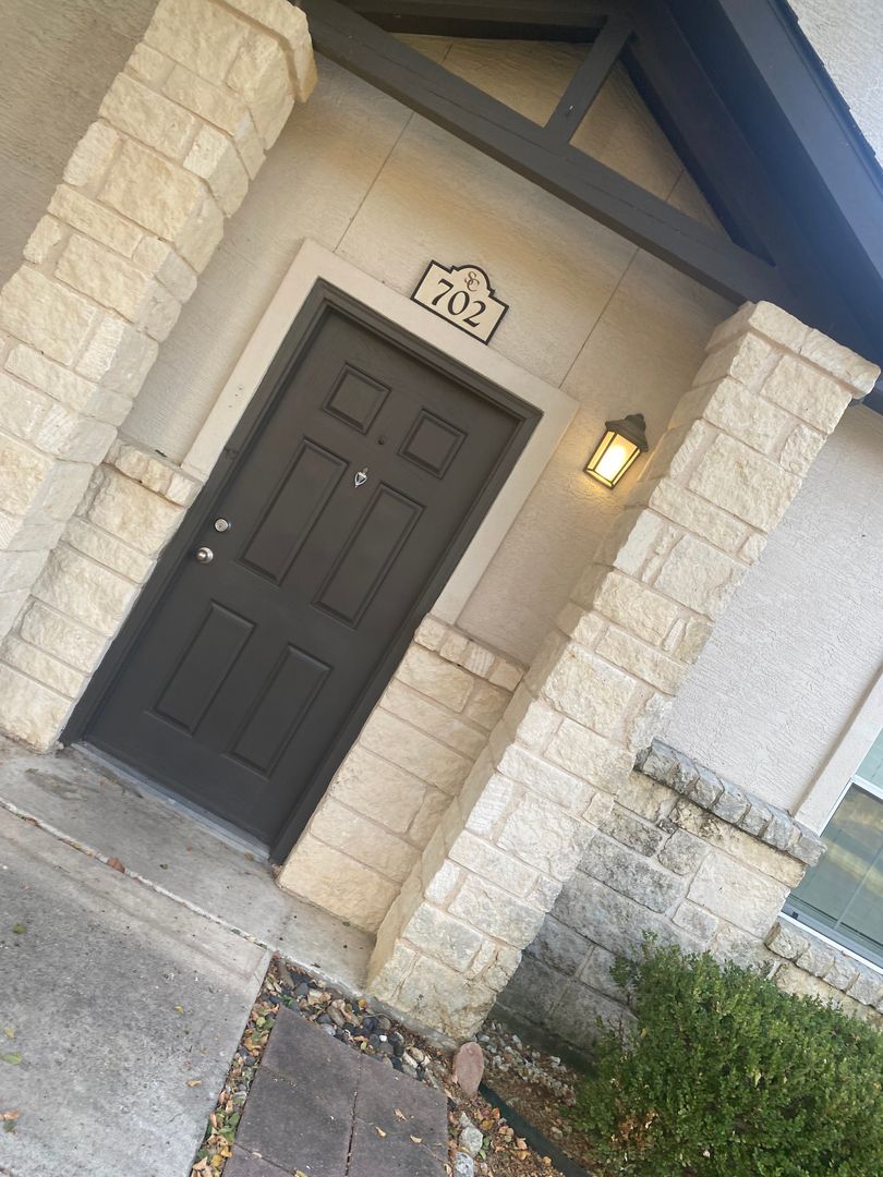 Boerne Apartment: 1000 Diamond Dr