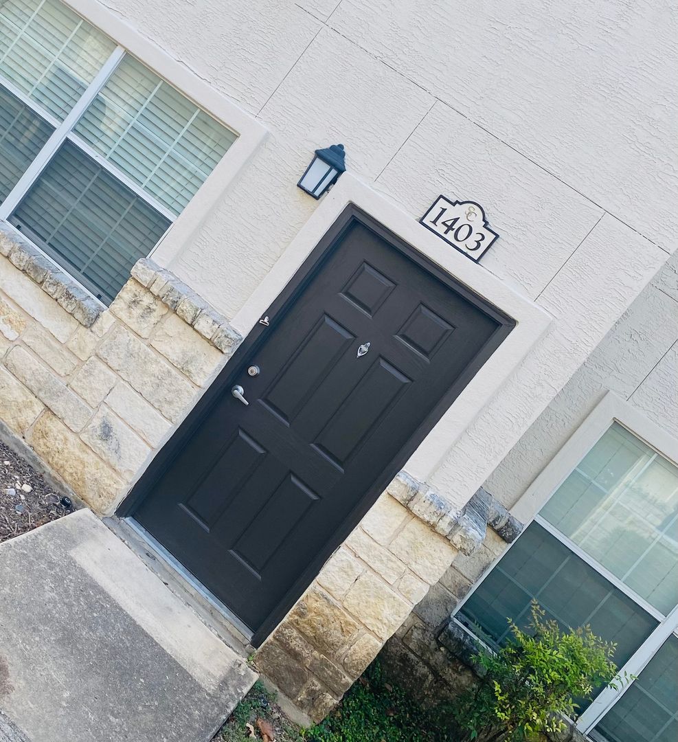 Boerne Apartment: 1000 Diamond Dr