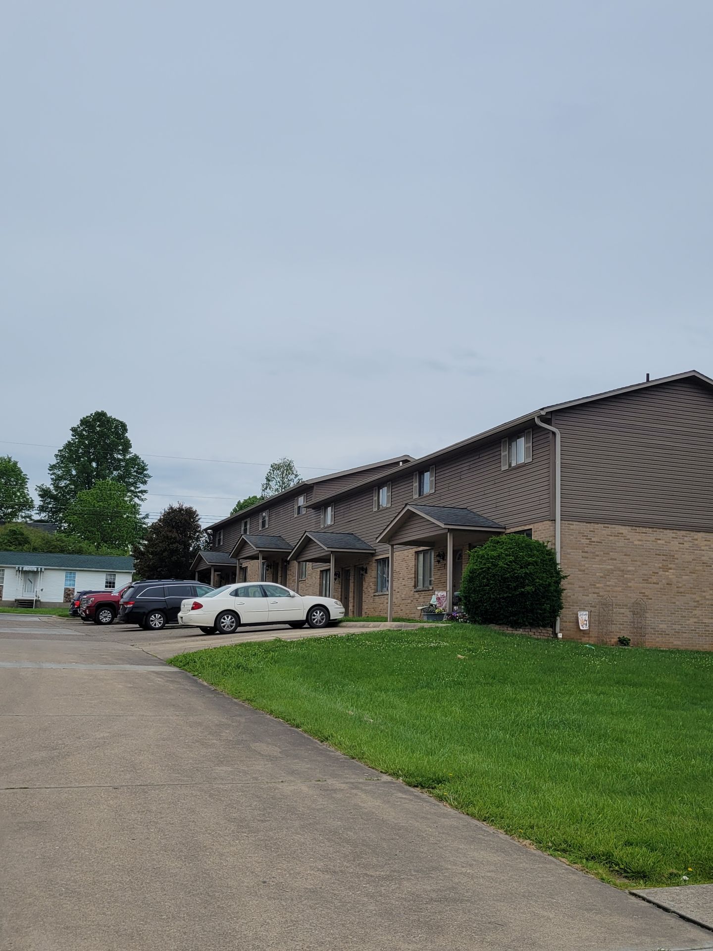 Parkersburg Apartment: 1600 Knotts Ave