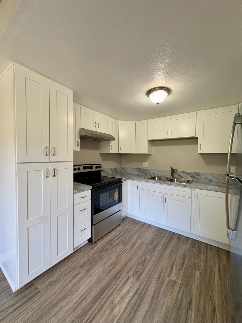 Vista Apartment: 1060 Meadow Lake Drive