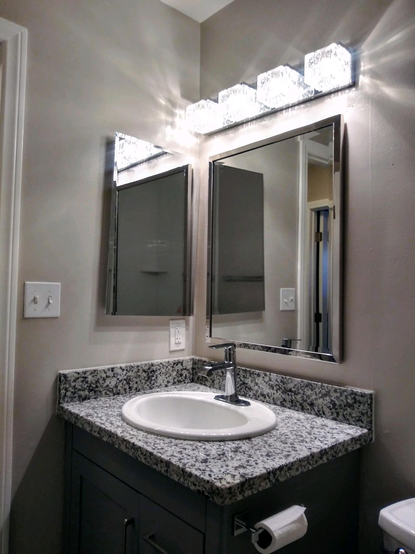 3 bedroom / 2 bath upstairs unit in Hillcrest 9 of 12
