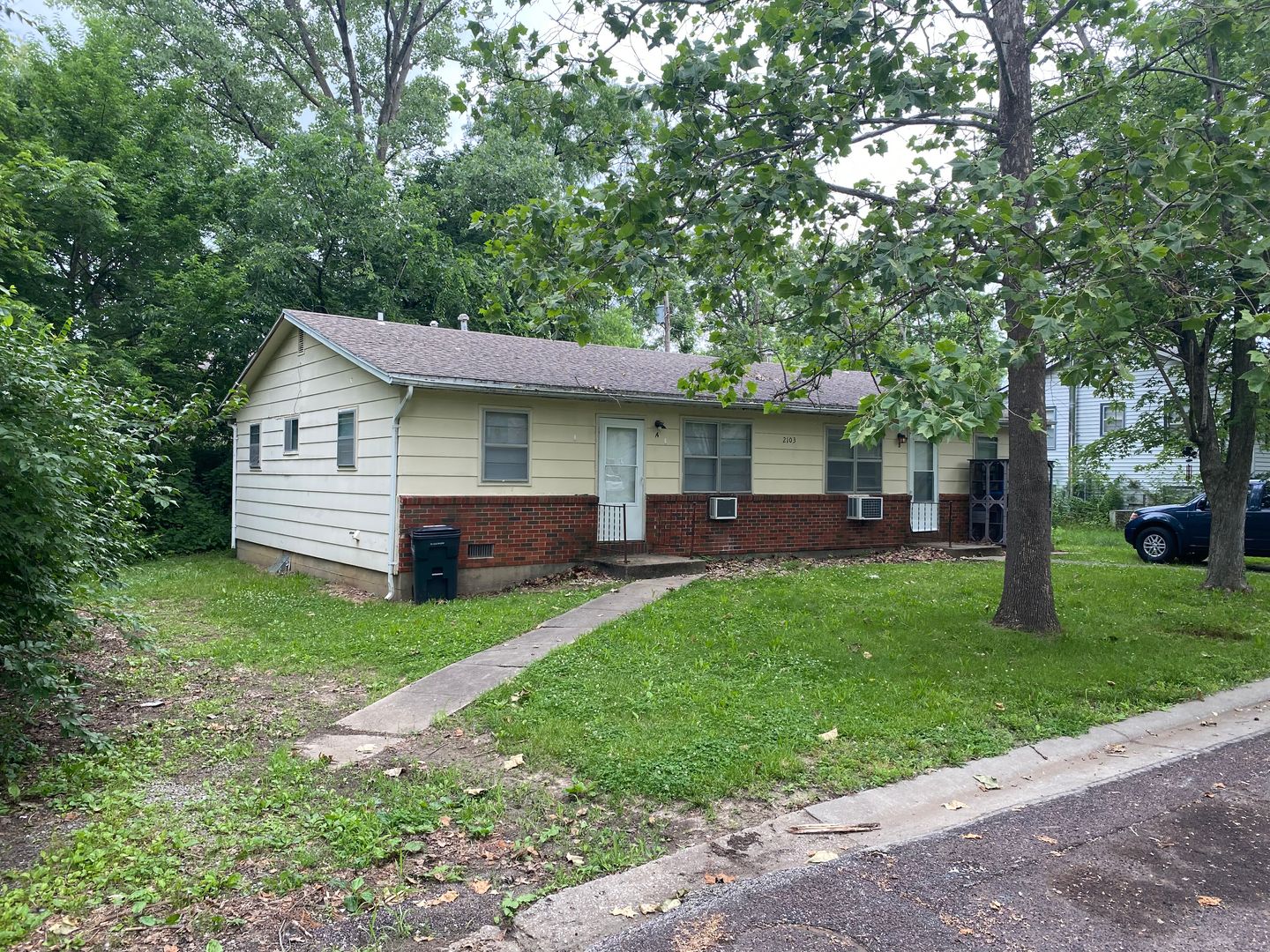 Columbia Apartment: 2103 Meadowvale Ct.