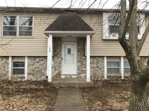 Available Now! 3-bedroom! – photo 1